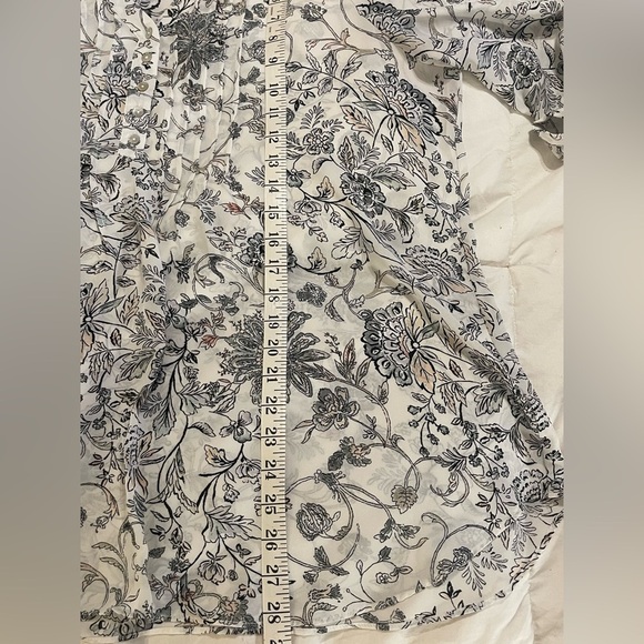 Rose & Olive Women’s Floral Top - Black and Cream | Size 1X - Picture 7 of 8